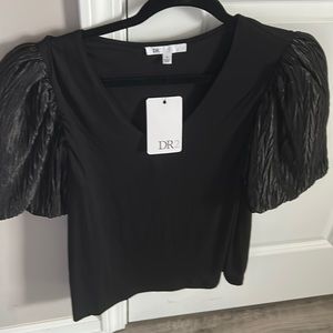 New DR2 black women’s top, puff sleeves, V-neck